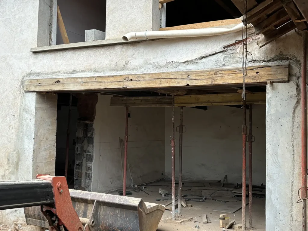 ouverture de grande taille dans grande maison