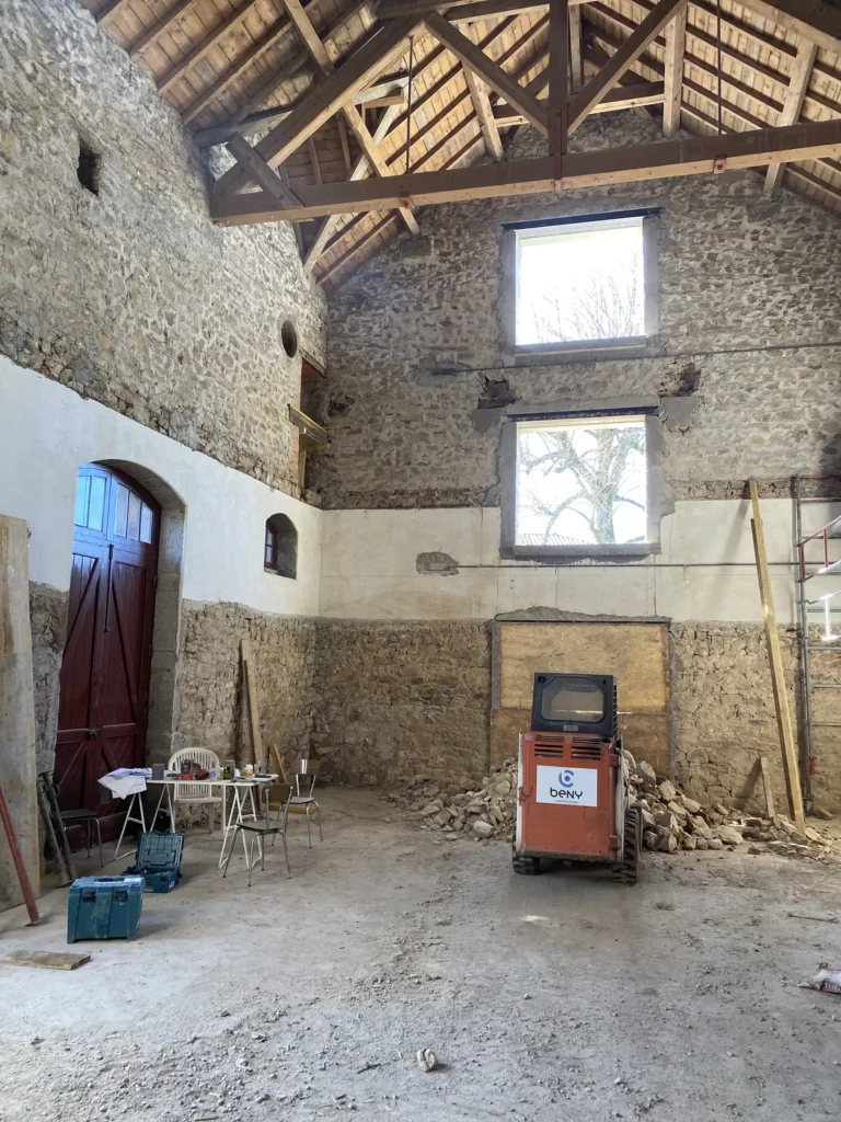 pierre-gard-chaux- renovation-batisse-fer