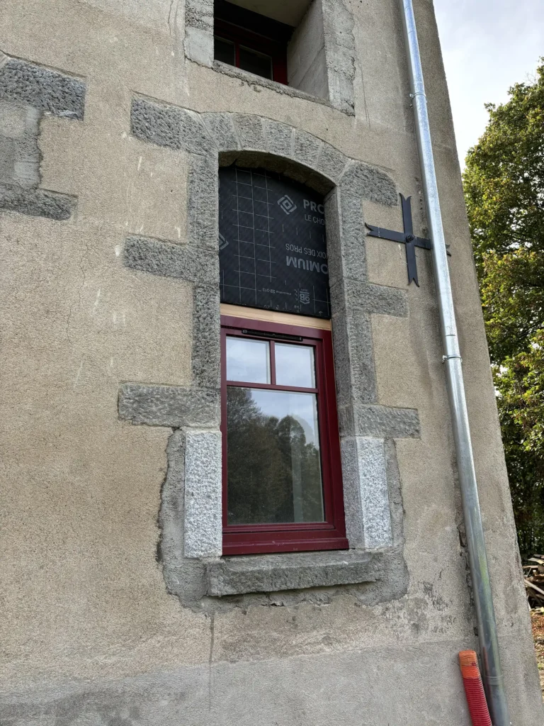 pierre-gard-chaux- renovation-batisse-fer