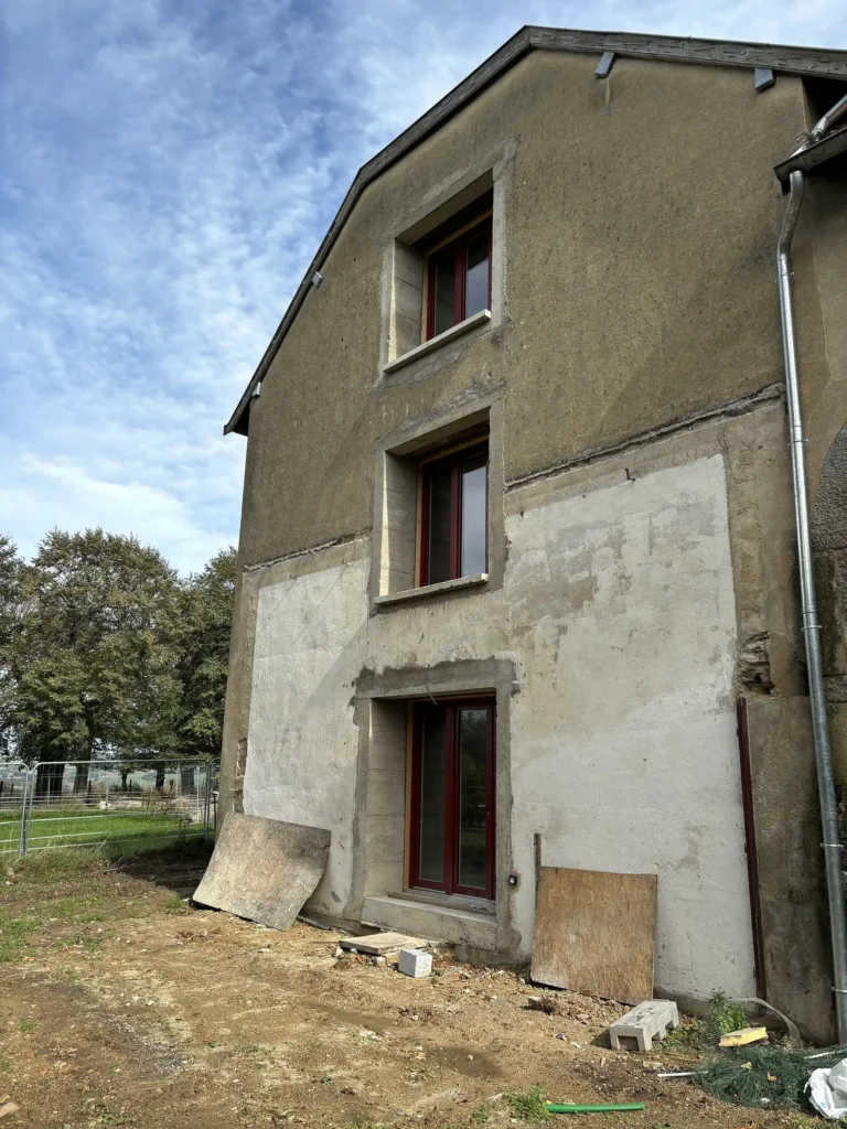 pierre-gard-chaux- renovation-batisse-fer