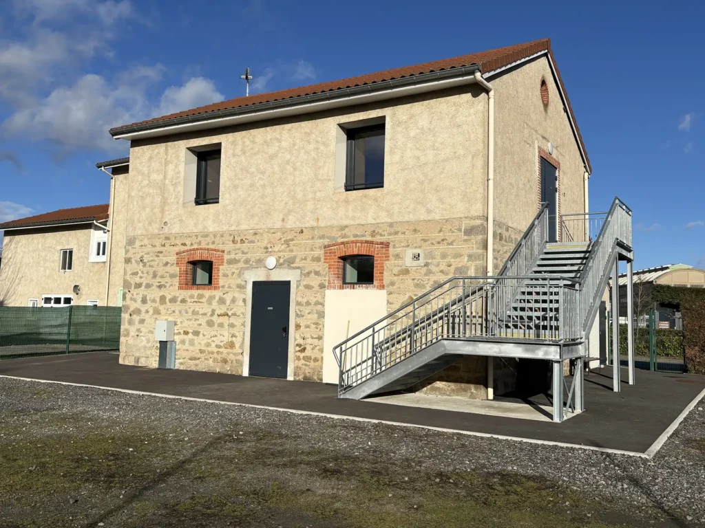 briques-renovation- st astier-chaux-reprise façade -sous œuvre-enduit-parement -vrd