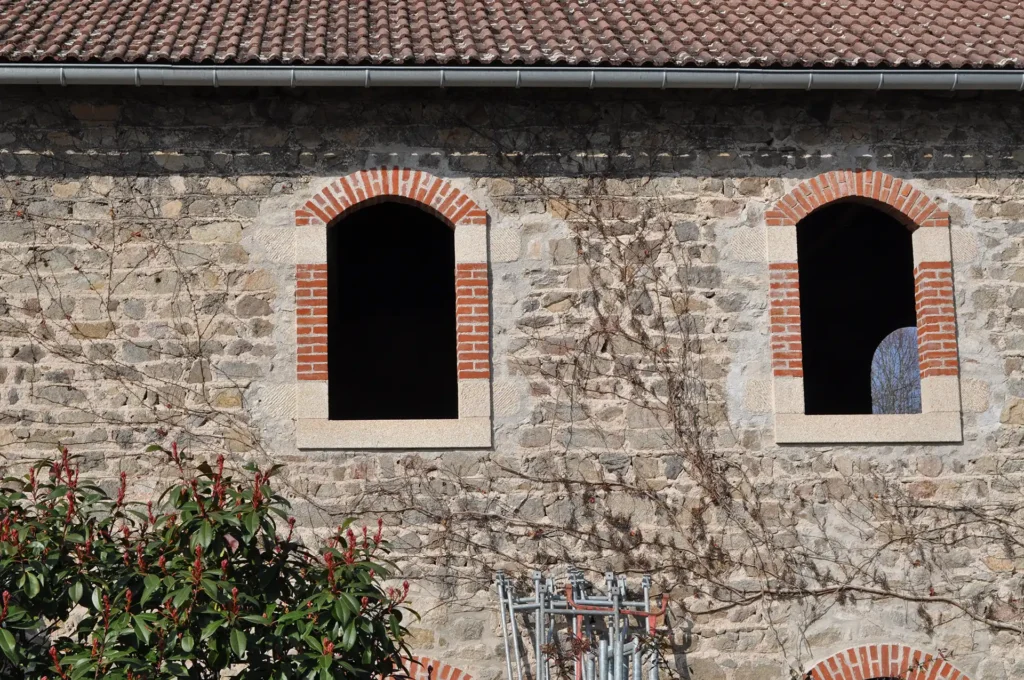 st astier-chaux-renovation lourde-ouverture grande taille-pierre taillée-brique vieillie-pierre