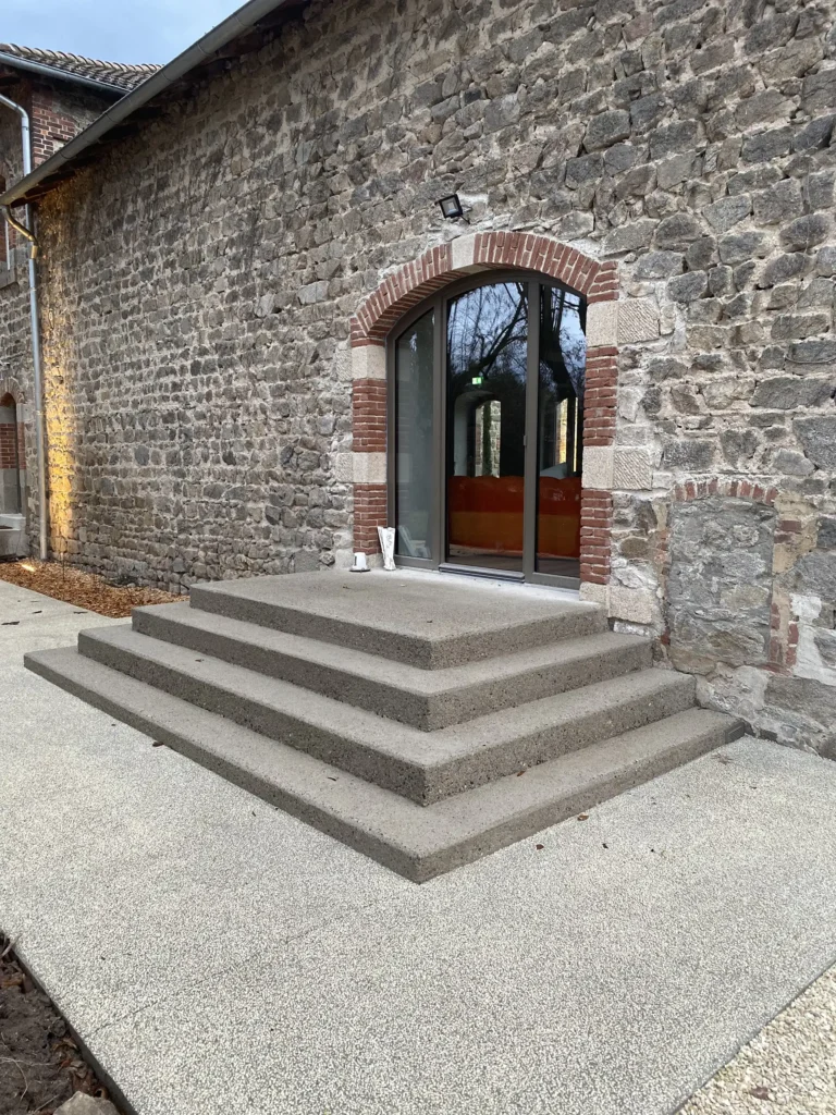 st astier-chaux-renovation lourde-ouverture grande taille-pierre taillée-brique vieillie-pierre